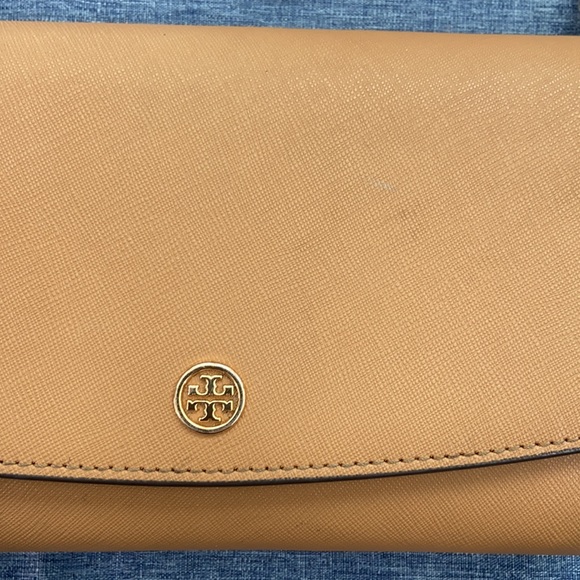 Tory Burch Robinson Chain Wallet in Cardamom - Picture 2 of 11